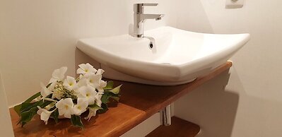 Moana Breeze Eco Lodge