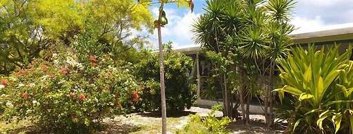 Moana Breeze Eco Lodge