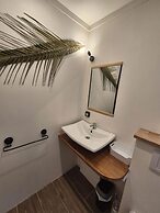 Moana Breeze Eco Lodge