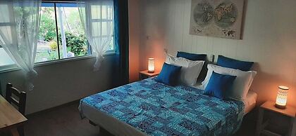 Moana Breeze Eco Lodge