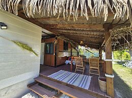 Moana Breeze Eco Lodge