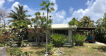 Moana Breeze Eco Lodge