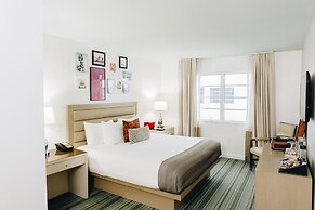 UMA House by Yurbban South Beach