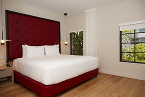 UMA House by Yurbban South Beach