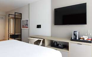 UMA House by Yurbban South Beach