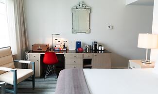 UMA House by Yurbban South Beach