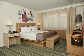 UMA House by Yurbban South Beach