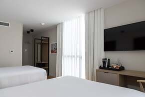 UMA House by Yurbban South Beach