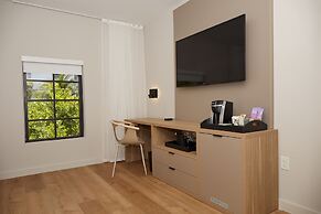 UMA House by Yurbban South Beach