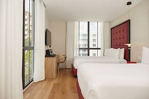 UMA House by Yurbban South Beach