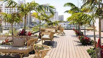 UMA House by Yurbban South Beach