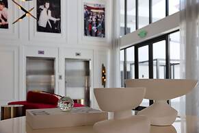 UMA House by Yurbban South Beach