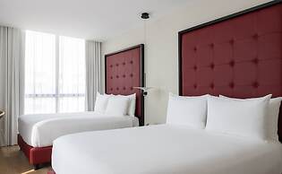 UMA House by Yurbban South Beach