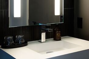 UMA House by Yurbban South Beach