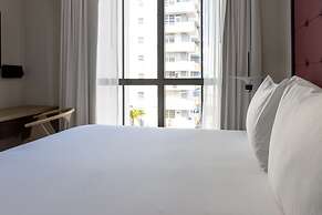 UMA House by Yurbban South Beach