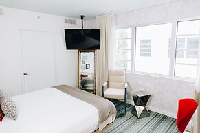 UMA House by Yurbban South Beach