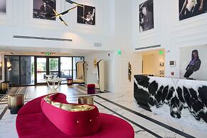 UMA House by Yurbban South Beach