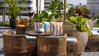 UMA House by Yurbban South Beach