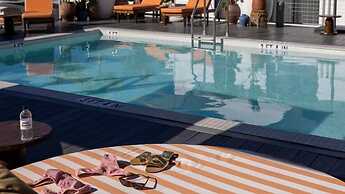 UMA House by Yurbban South Beach