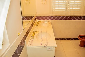 The Whytehouse Villa