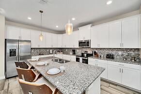 Gorgeous, Modern Home W/private Pool!