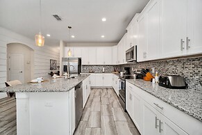 Gorgeous, Modern Home W/private Pool!