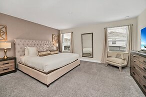 Gorgeous, Modern Home W/private Pool!