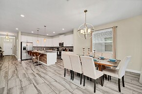 Gorgeous, Modern Home W/private Pool!