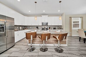 Gorgeous, Modern Home W/private Pool!