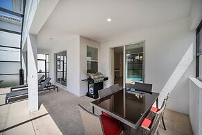 Gorgeous, Modern Home W/private Pool!