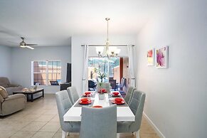 Private Pool Getaway! Near Theme Parks!