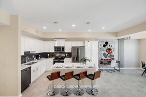 NEW Magically Themed Condo w/ Pool View!