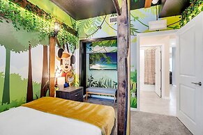 NEW Magically Themed Condo w/ Pool View!