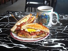 Cozy Corner Motel & Restaurant