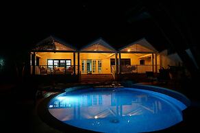 Relax by the pool, minutes from the beach - Toad Hall by BSL Rentals