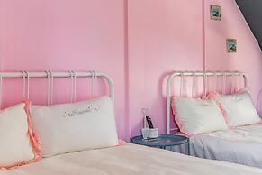 Happiness Pink B&B
