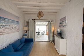 Elegant villa with ocean views & 2 pools