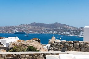 Elegant villa with ocean views & 2 pools