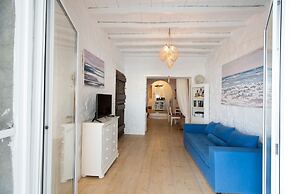 Elegant villa with ocean views & 2 pools