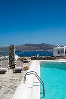 Elegant villa with ocean views & 2 pools