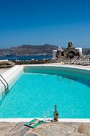 Elegant villa with ocean views & 2 pools