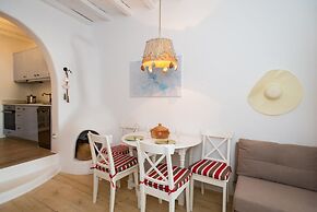 Elegant villa with ocean views & 2 pools