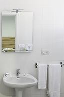 Hotel Restaurante Vía Sevilla - Cádiz by MA 22 Puntos