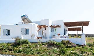 Evilia Mykonian Villa with Jaccuzi