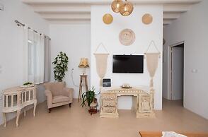 Evilia Mykonian Villa with Jaccuzi