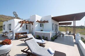 Evilia Mykonian Villa with Jaccuzi