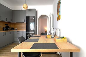 Alexander Apartments Airport