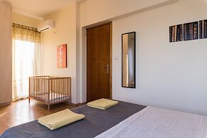 Alexander Apartments Airport