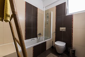 Alexander Apartments Airport