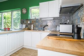 Alexander Apartments Airport